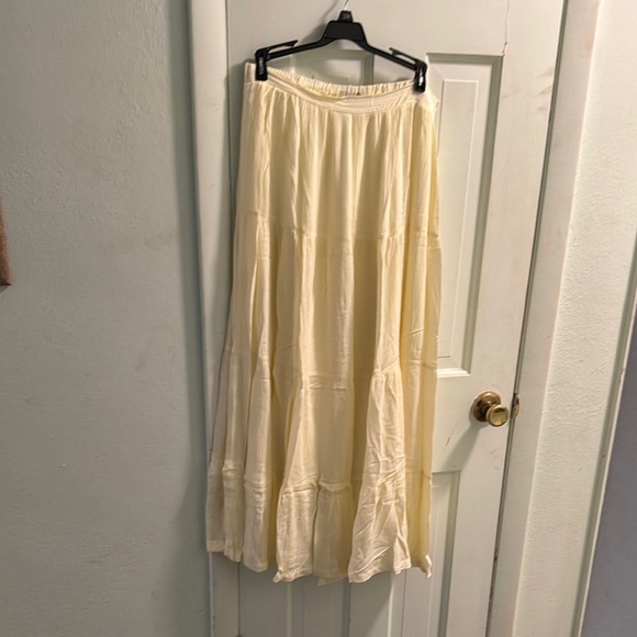 Elegant Cream Maxi Skirt - Picture 1 of 3